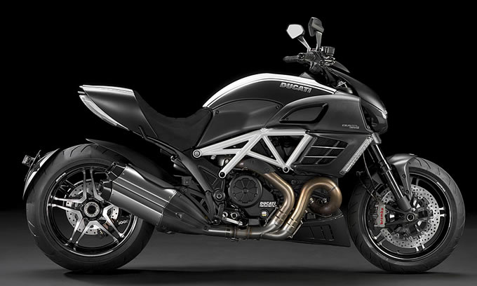 DUCATI ディアベルカーボンAMG 画像1